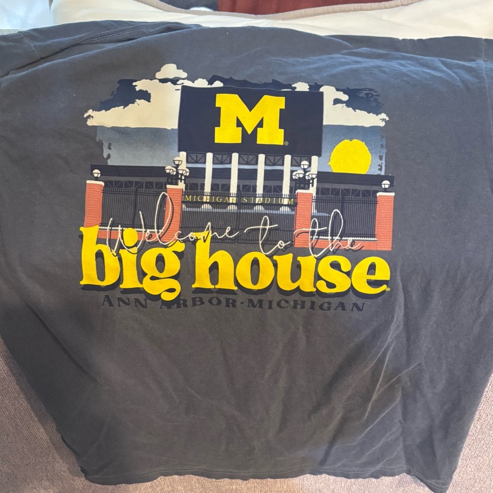 Comfort Colors Blue T-Shirt  U of M BIG
 House Michigan Short Sleeve NWT